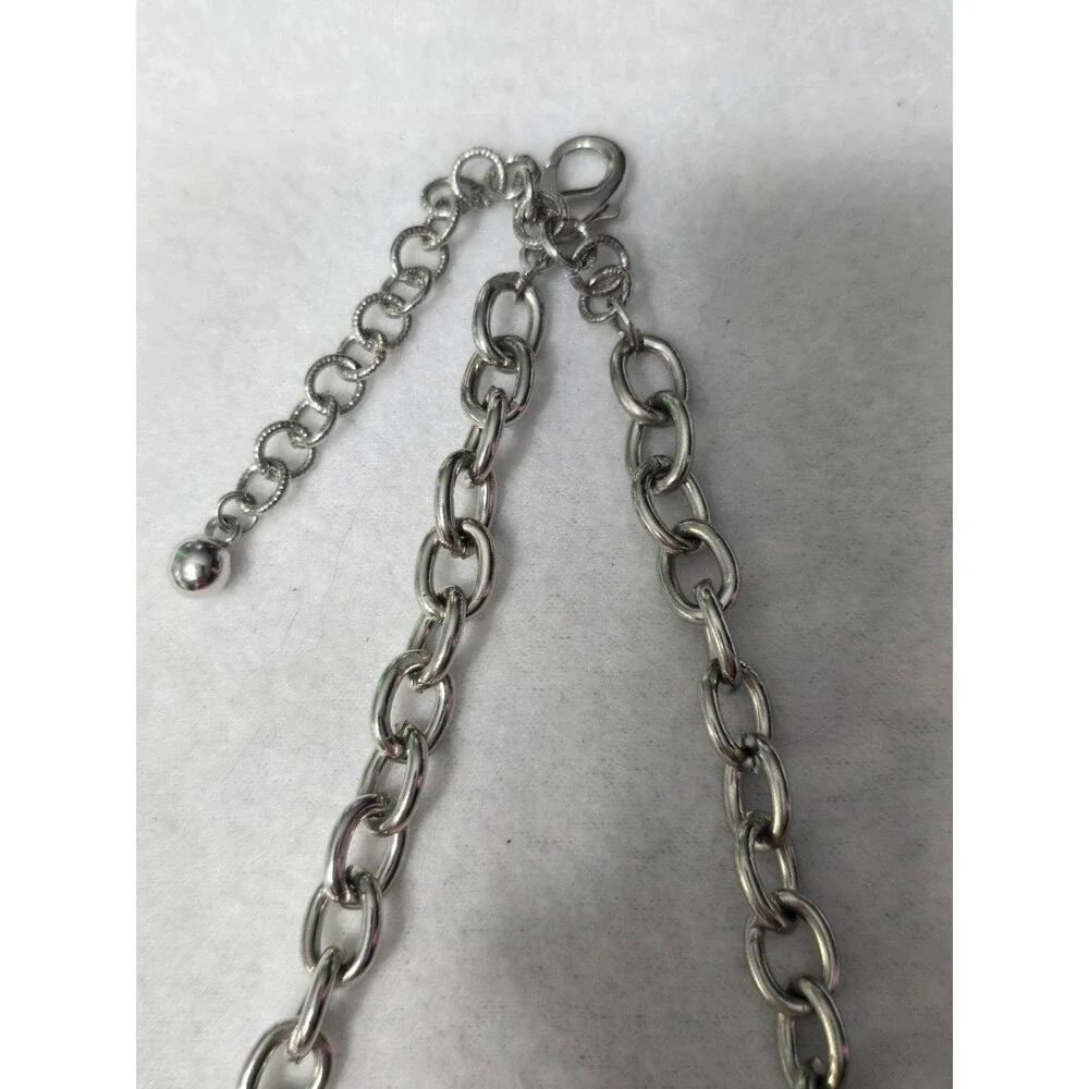 Chunky pearl necklace featuring a mix of faux pearls and silver-toned beads. - Picture 2 of 2